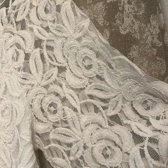 Gorgeous Lace Blouse - Versatile Neckline- Boat Neck or Off Shoulder 💋 MUAH - Picture 2 of 6